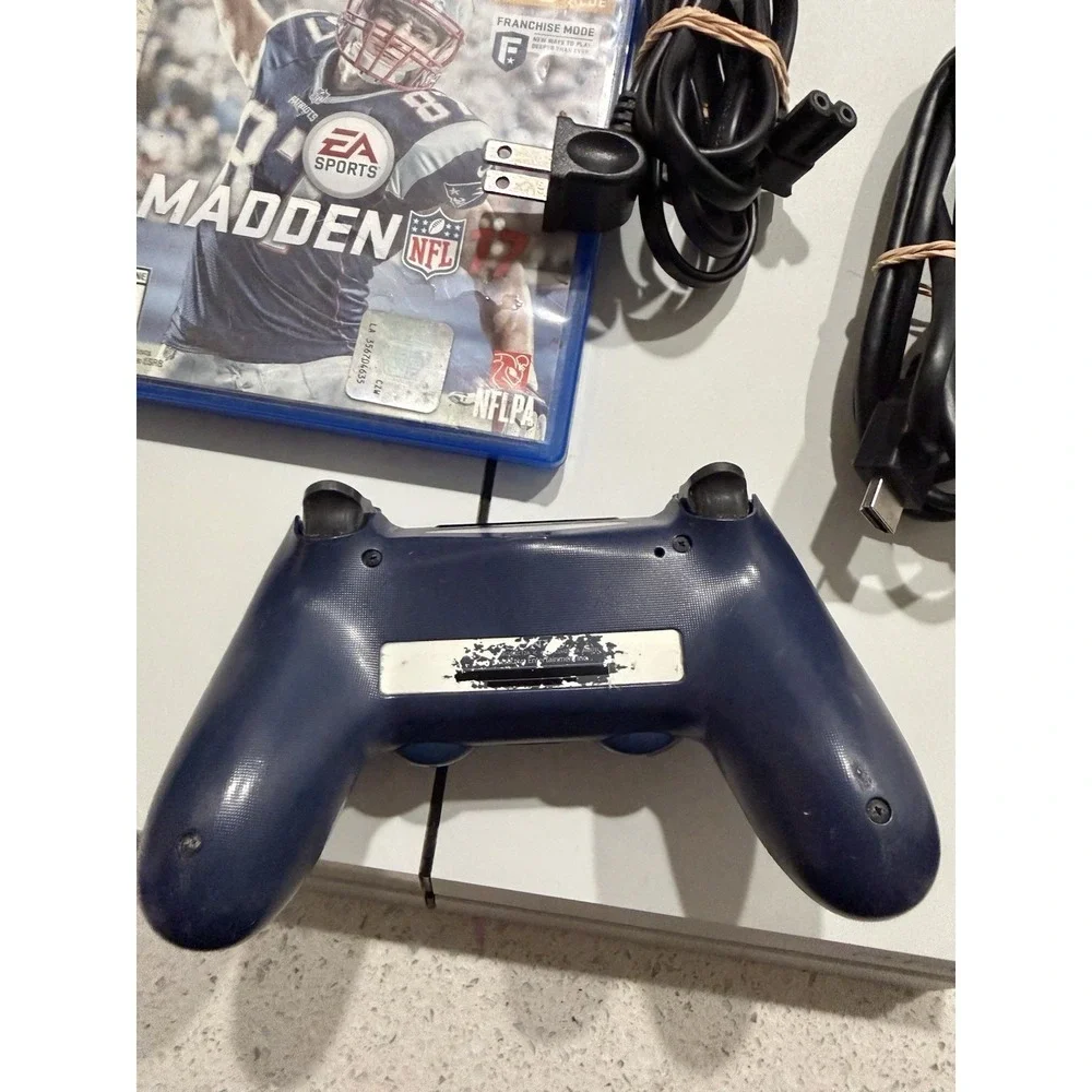 Sony PlayStation 4 500GB‎ Glacier White Console ,1 Controller,1 Game,plug Cord,